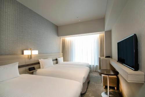 Habitación Doble Estándar con cama supletoria - No fumadores - 2 camas del hotel KEIHAN TSUKIJI GINZA GRANDE. Foto 4