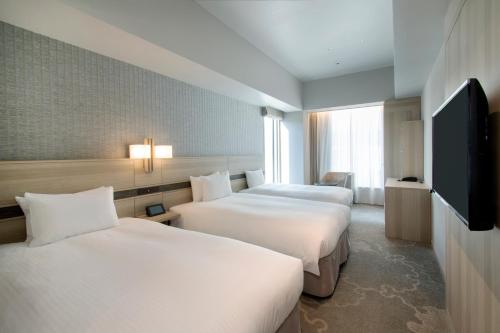 Habitación Doble Confort con cama supletoria - 2 camas - No fumadores del hotel KEIHAN TSUKIJI GINZA GRANDE. Foto 5