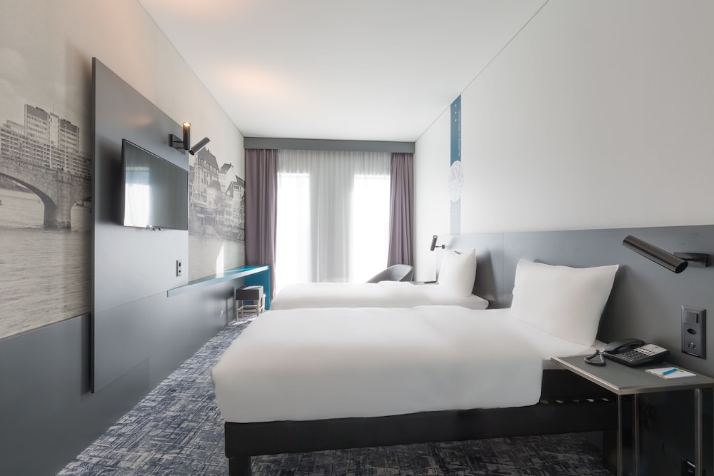 Habitación estándar con camas individuales (100 x 200 cm) del hotel Ibis Styles Basel City. Foto 1