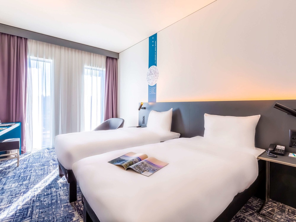 Habitación estándar con camas individuales (100 x 200 cm) del hotel Ibis Styles Basel City. Foto 3