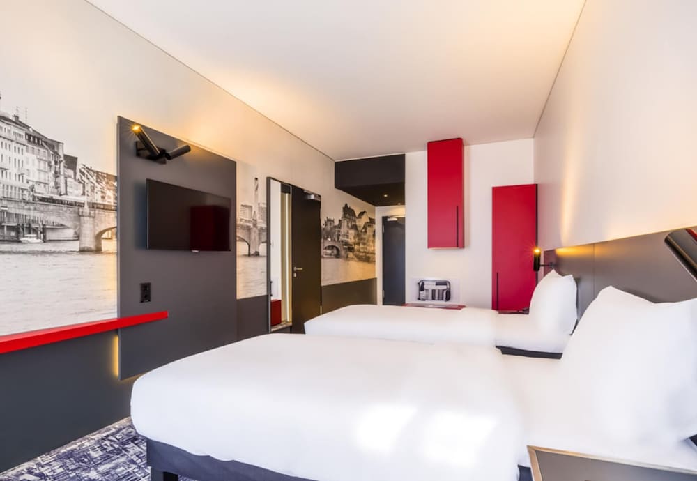 Habitación estándar con camas individuales (100 x 200 cm) del hotel Ibis Styles Basel City. Foto 5