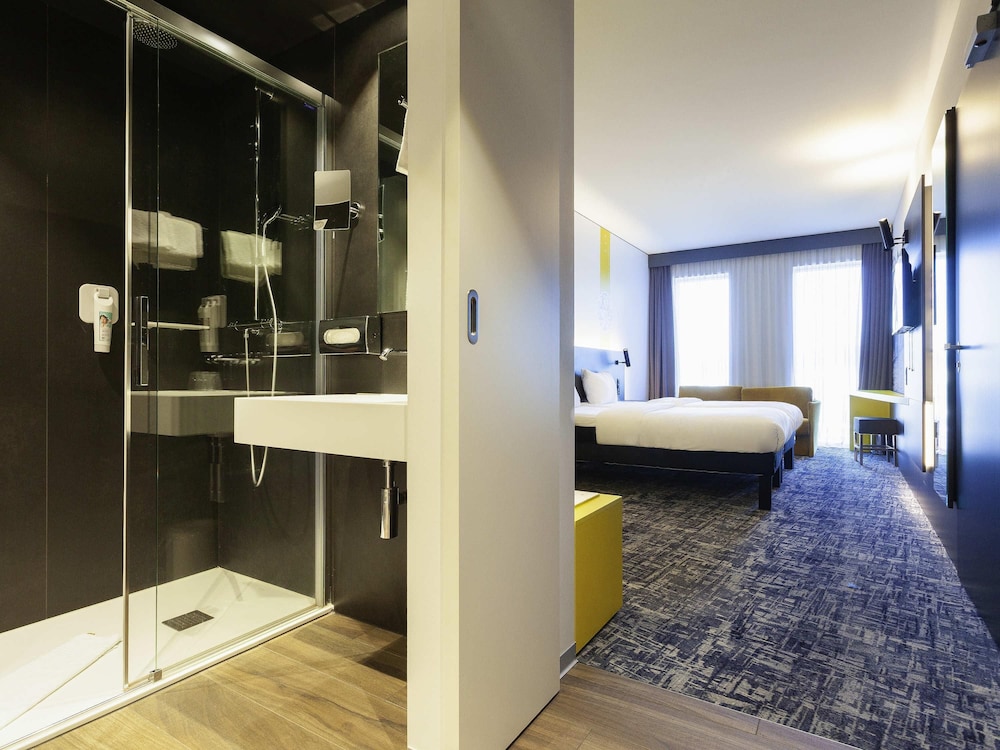 Habitación estándar con 2 camas individuales y sofá - cama del hotel Ibis Styles Basel City