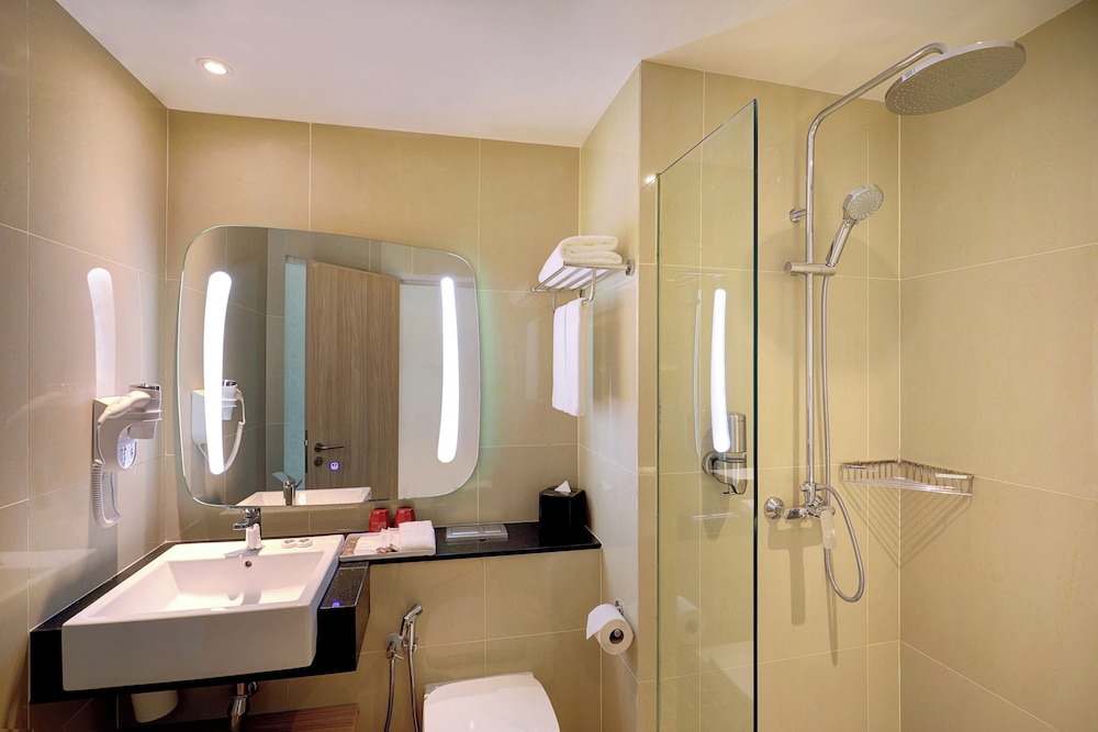 Habitación Deluxe con 1 cama queen del hotel Ibis Kuala Lumpur City Centre. Foto 5