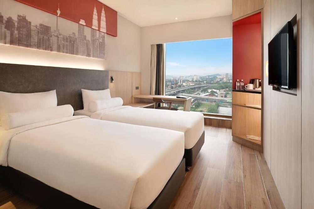 Habitación estándar con 2 camas individuales del hotel Ibis Kuala Lumpur City Centre. Foto 7