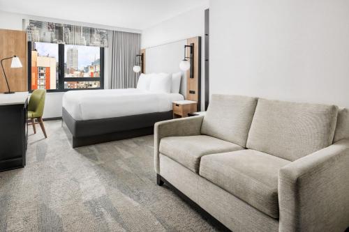Habitación Executive King con vista a la ciudad del hotel Fairfield Inn and Suites New York Manhattan/Times Square South. Foto 4