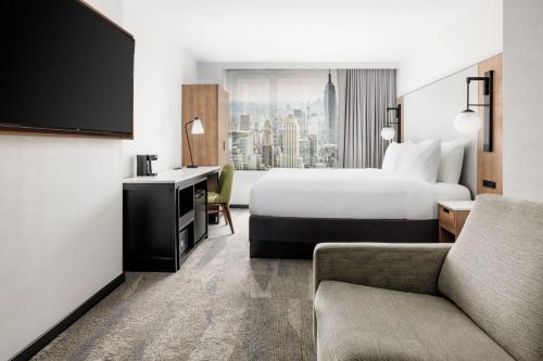 Habitación Executive King con vista a la ciudad del hotel Fairfield Inn and Suites New York Manhattan/Times Square South. Foto 6