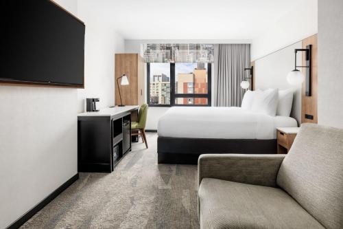 Habitación Executive King con vista a la ciudad del hotel Fairfield Inn and Suites New York Manhattan/Times Square South. Foto 7