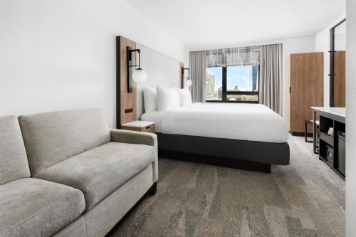Habitación Executive King con vista a la ciudad del hotel Fairfield Inn and Suites New York Manhattan/Times Square South. Foto 8