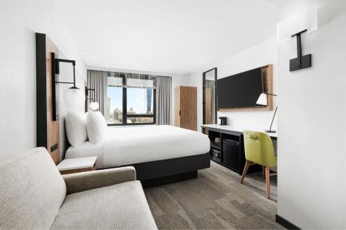 Habitación Executive King con vista a la ciudad del hotel Fairfield Inn and Suites New York Manhattan/Times Square South. Foto 9