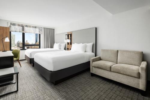 Habitación Executive Queen con dos camas Queen del hotel Fairfield Inn and Suites New York Manhattan/Times Square South