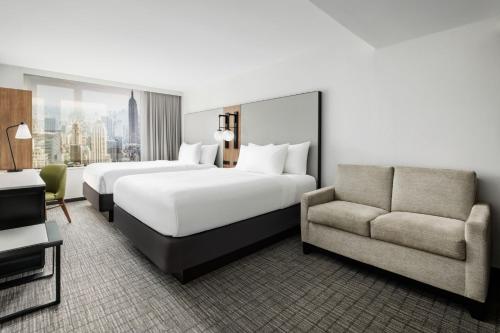 Habitación Executive Queen con dos camas Queen del hotel Fairfield Inn and Suites New York Manhattan/Times Square South. Foto 4