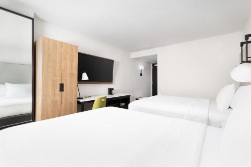Habitación con 2 camas grandes del hotel Fairfield Inn and Suites New York Manhattan/Times Square South. Foto 2