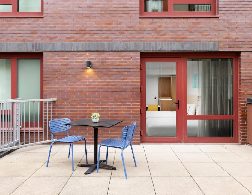 Suite, 2 camas de matrimonio, terraza del hotel SpringHill Suites by Marriott New York Manhattan/Times Square South. Foto 2