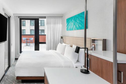 Habitación Doble con terraza - 1 cama doble grande del hotel SpringHill Suites by Marriott New York Manhattan/Times Square South
