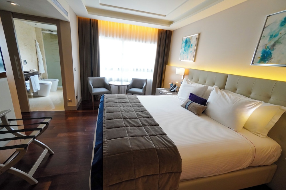 Habitación Superior con una cama king size del hotel Palladio Buenos Aires MGallery. Foto 6