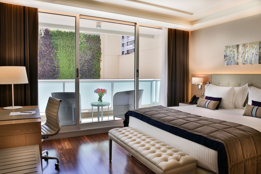 Habitación Deluxe con una cama king size y balcón del hotel Palladio Buenos Aires MGallery. Foto 9