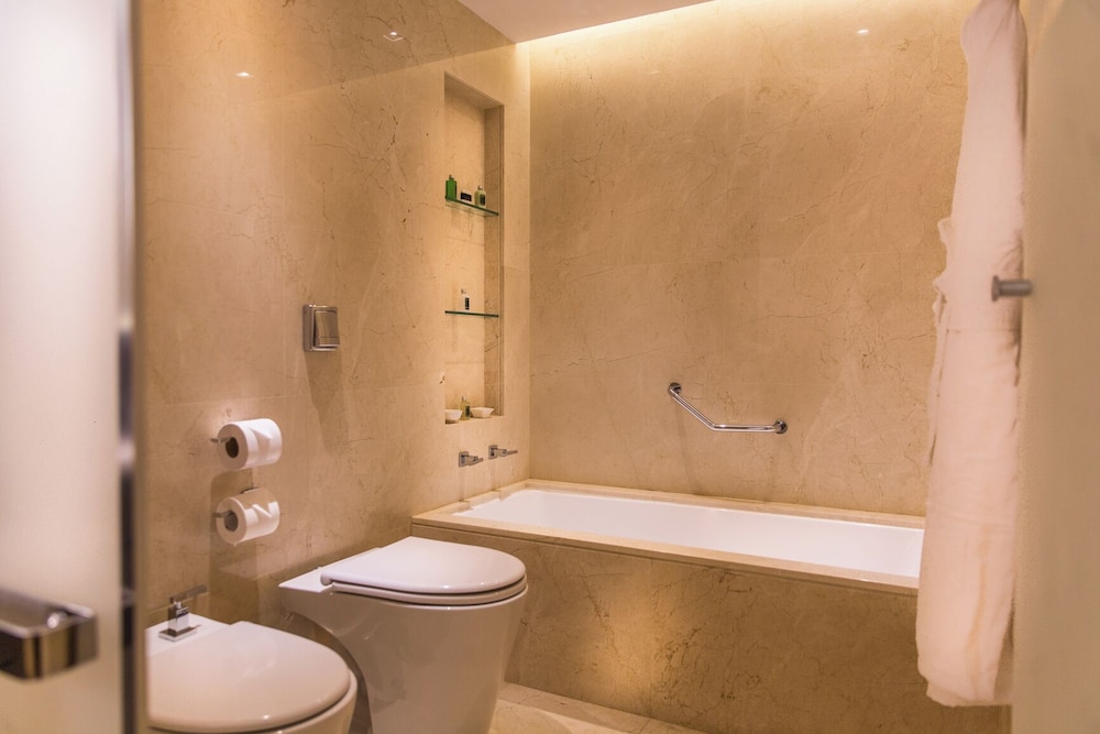 Suite Deluxe con 2 camas dobles, balcón y vistas al parque del hotel Palladio Buenos Aires MGallery. Foto 12