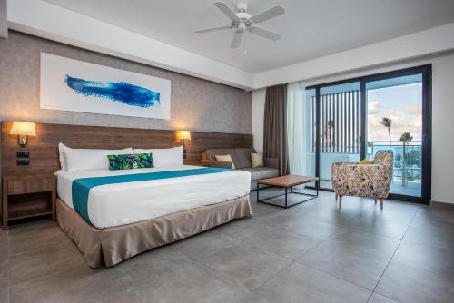 Suite Premium con jacuzzi exterior del hotel Serenade Punta Cana Beach & Spa Resort