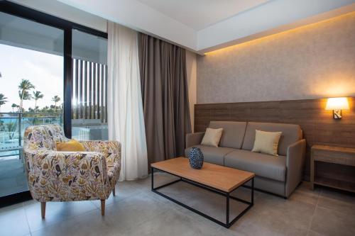 Suite Premium con jacuzzi exterior del hotel Serenade Punta Cana Beach & Spa Resort. Foto 8