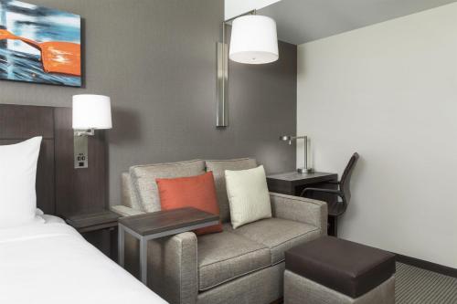 Habitación Especial King con sofá cama del hotel Hyatt Place New York City/Time Square. Foto 4