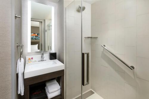 Habitación Especial King con sofá cama del hotel Hyatt Place New York City/Time Square. Foto 3