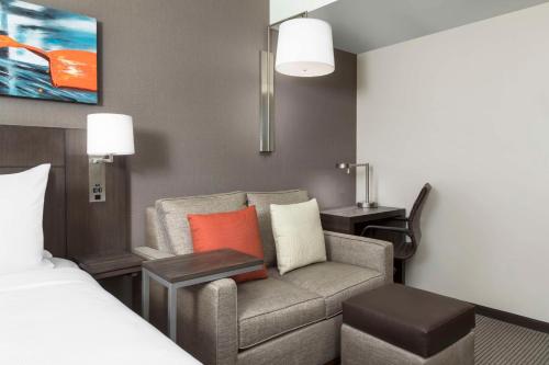 Habitación King con sofá cama - Planta alta del hotel Hyatt Place New York City/Time Square. Foto 1