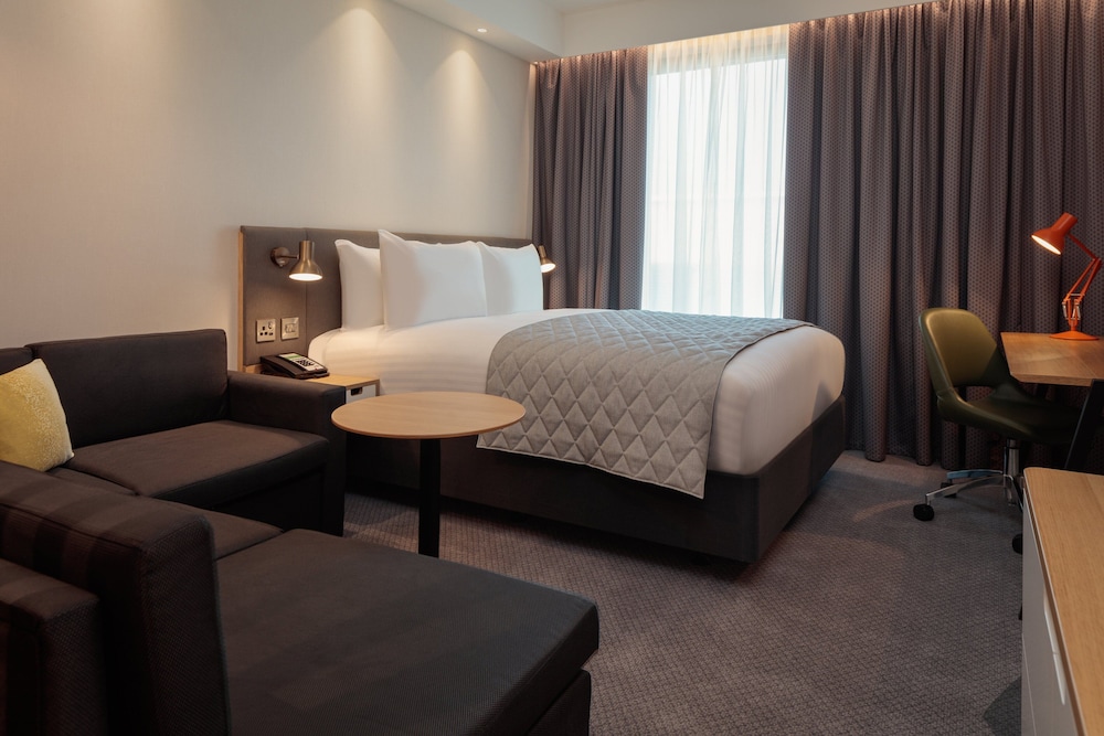 Habitación estándar, 1 cama de matrimonio con sofá cama del hotel Holiday Inn - London - Heathrow Bath Road. Foto 4