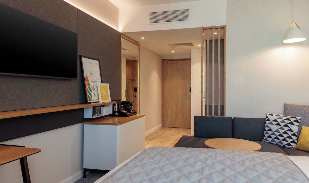 Habitación estándar, 1 cama de matrimonio con sofá cama del hotel Holiday Inn - London - Heathrow Bath Road. Foto 10