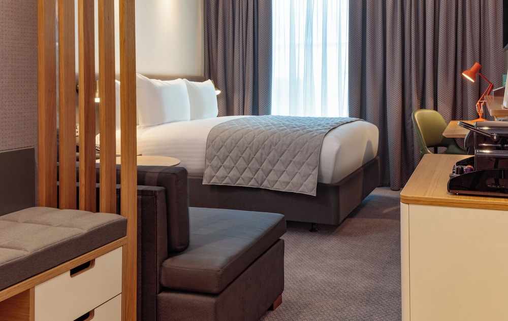 Habitación estándar, 1 cama de matrimonio con sofá cama del hotel Holiday Inn - London - Heathrow Bath Road. Foto 12