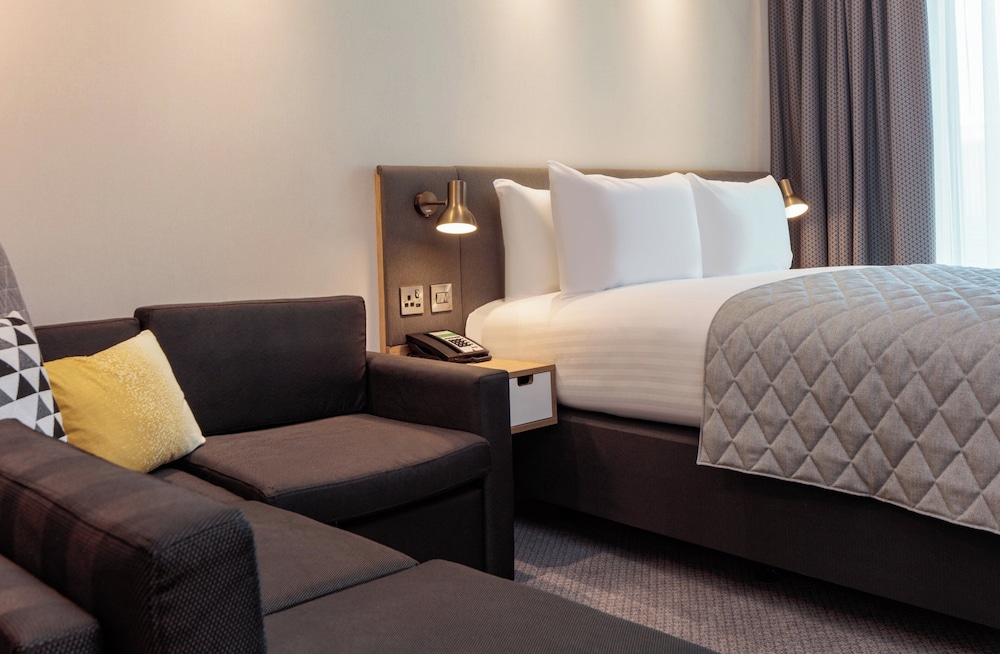 Habitación estándar, 1 cama de matrimonio con sofá cama del hotel Holiday Inn - London - Heathrow Bath Road. Foto 15