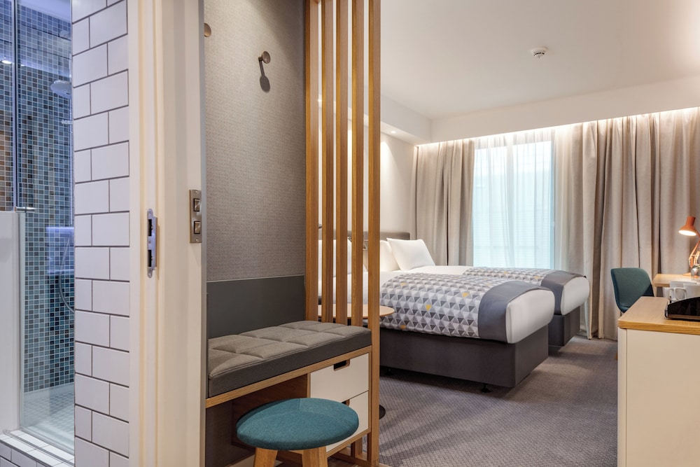 Habitación estándar, 2 camas individuales del hotel Holiday Inn - London - Heathrow Bath Road. Foto 11