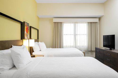 Suite con 1 dormitorio, 2 camas dobles, sofá cama del hotel Residence Inn By Marriott New Rochelle. Foto 2