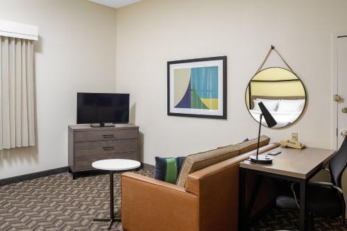 Estudio con cama extragrande del hotel Residence Inn By Marriott New Rochelle. Foto 6
