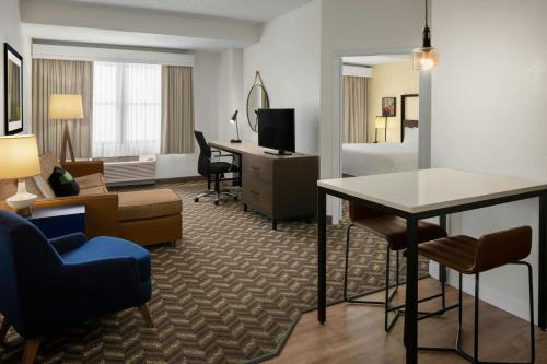 Suite de 1 dormitorio - 1 cama extragrande del hotel Residence Inn By Marriott New Rochelle. Foto 1