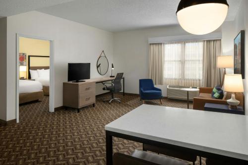 Suite de 2 dormitorios del hotel Residence Inn By Marriott New Rochelle. Foto 1