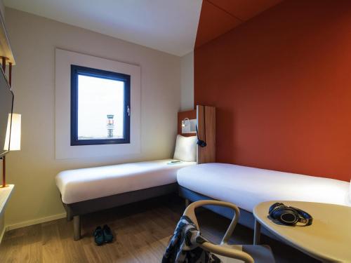 Habitación Doble - 2 camas del hotel Ibis Budget Rotterdam The Hague Airport
