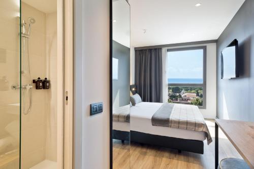 Habitación Doble Superior con vistas del hotel Acta Voraport