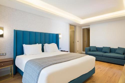 Habitación Doble con Cama supletoria del hotel Acta The Avenue. Foto 2