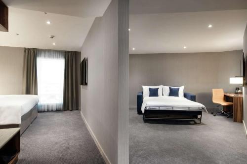 Suite Junior del hotel Hilton Garden Inn London Heathrow Terminal 2 and 3. Foto 2
