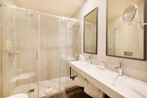 Habitación Doble Deluxe - 1 o 2 camas del hotel Moon and Sun Porto. Foto 4