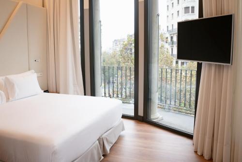 Habitación Doble Deluxe con terraza del hotel Occidental Diagonal 414. Foto 5