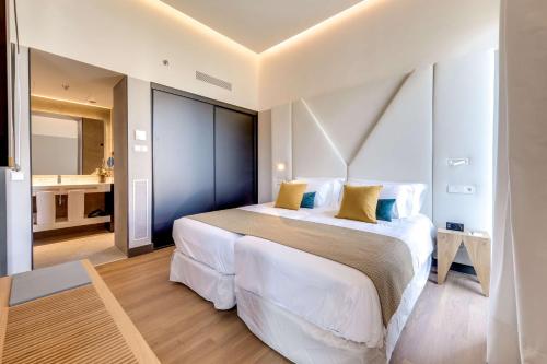 Suite Junior con terraza del hotel Occidental Diagonal 414. Foto 1