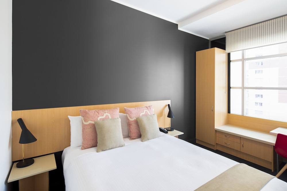 Habitación estándar, 1 cama de matrimonio del hotel Ibis Sydney World Square. Foto 1