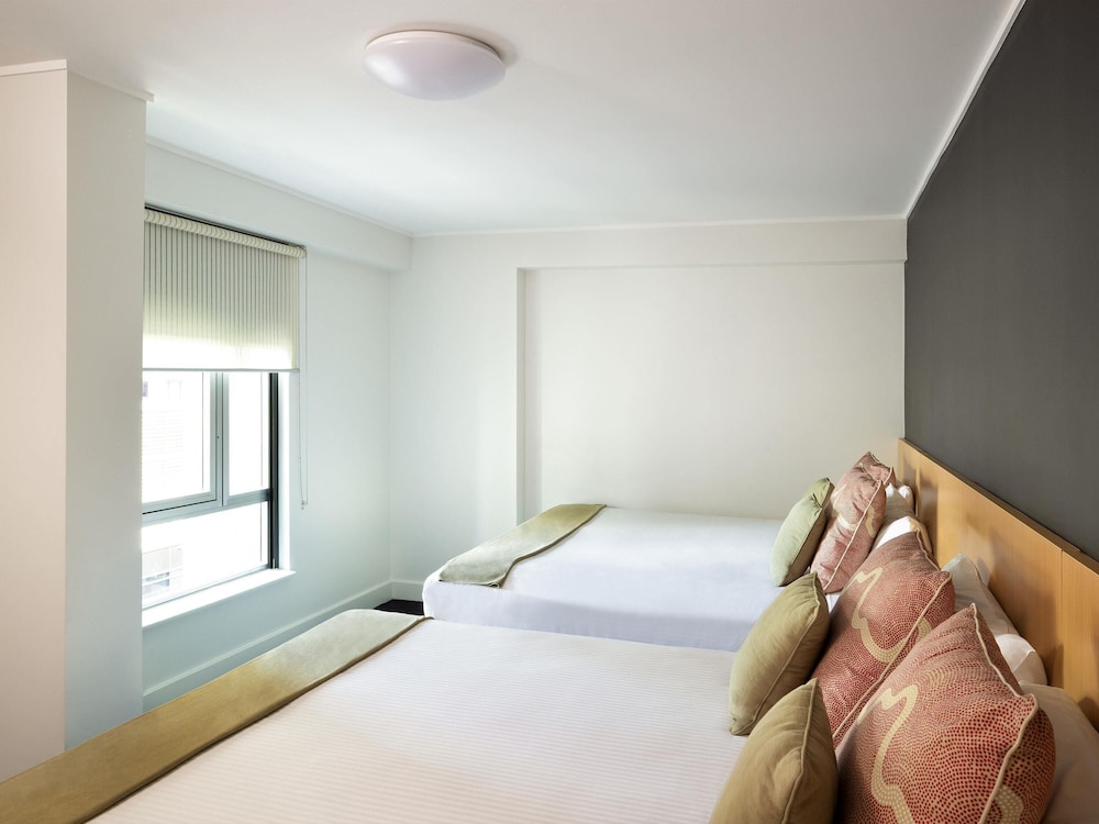 Habitación familiar, varias camas del hotel Ibis Sydney World Square. Foto 4