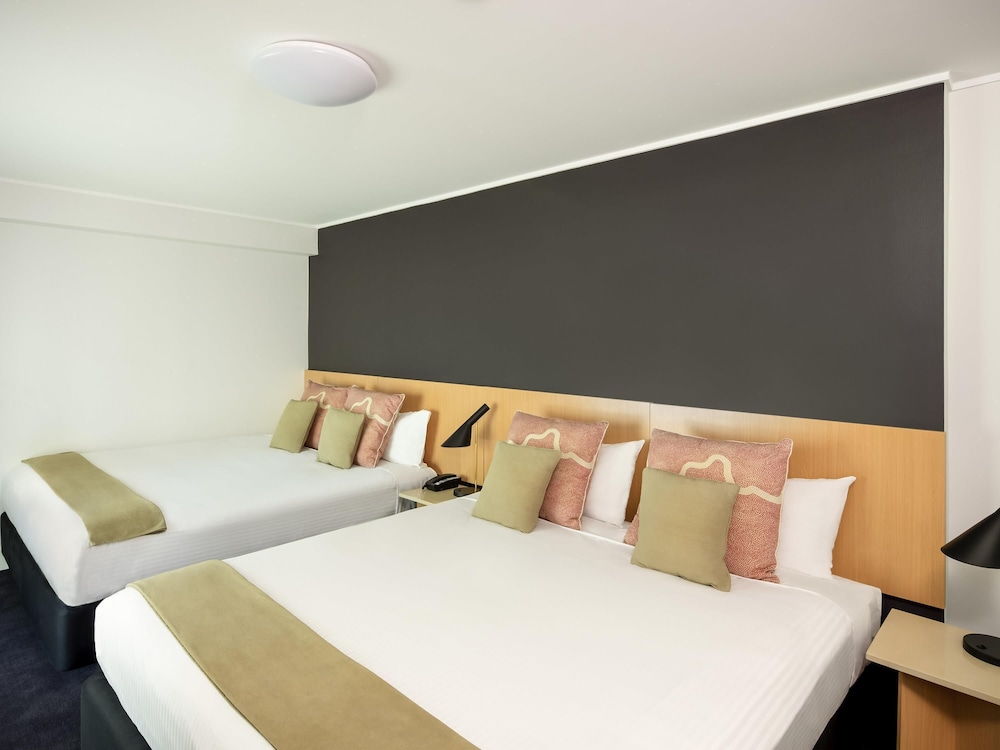 Habitación familiar, varias camas del hotel Ibis Sydney World Square. Foto 5