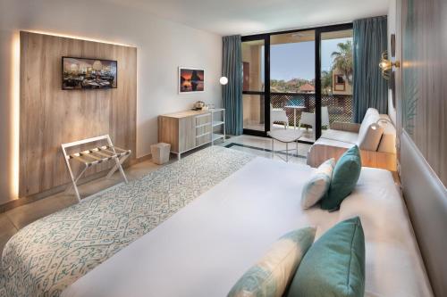 Habitación triple Vista Mar Balcón o Terraza del hotel Esencia de La Palma by Princess - Adults Only. Foto 1
