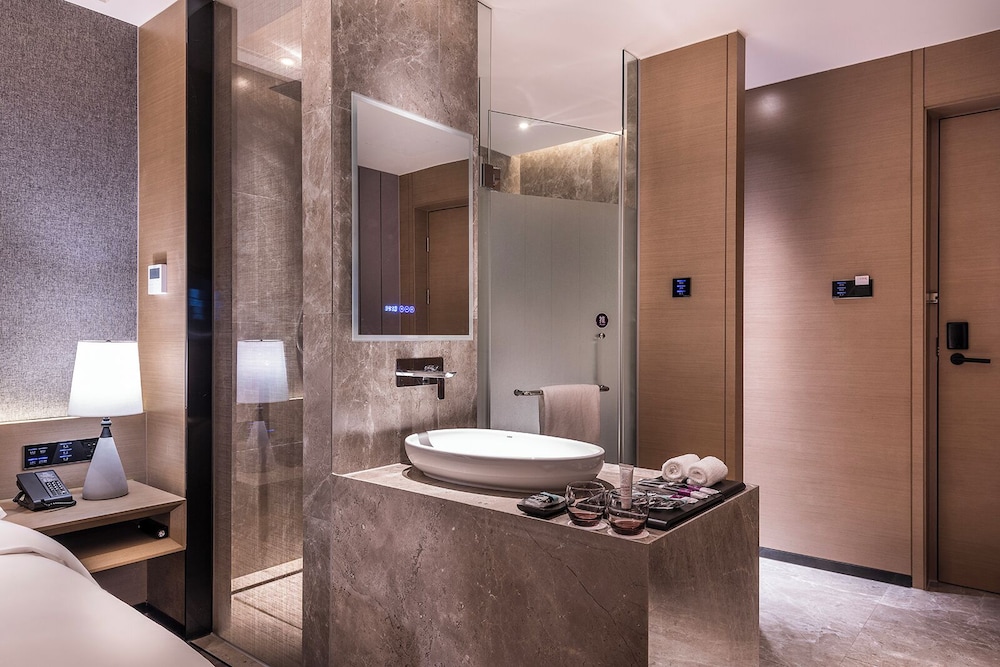 Privilege, Habitación Confort, 1 cama de matrimonio grande del hotel Mercure Suzhou Downtown. Foto 5