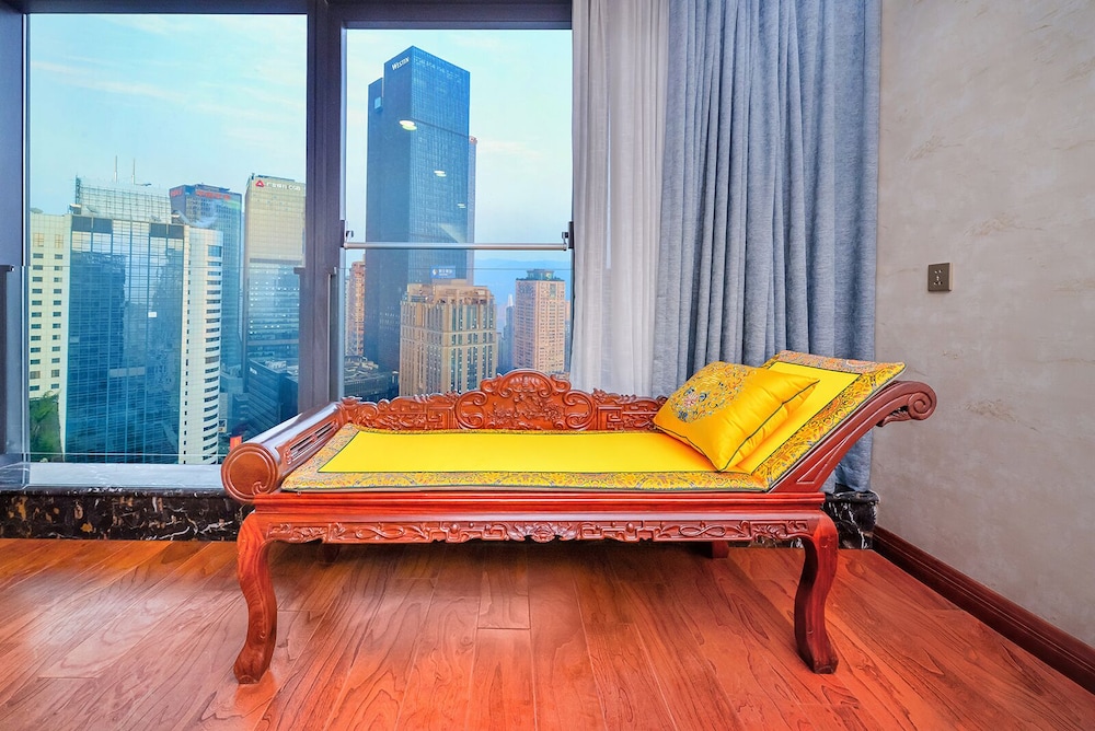 Suite Deluxe, 1 cama de matrimonio grande, vistas a la ciudad del hotel Mercure Chongqing Downtown. Foto 1