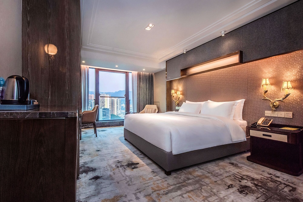 Suite Deluxe, 1 cama de matrimonio grande del hotel Mercure Chongqing Downtown. Foto 1