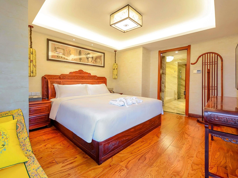 Suite Deluxe, 1 cama de matrimonio grande del hotel Mercure Chongqing Downtown. Foto 6